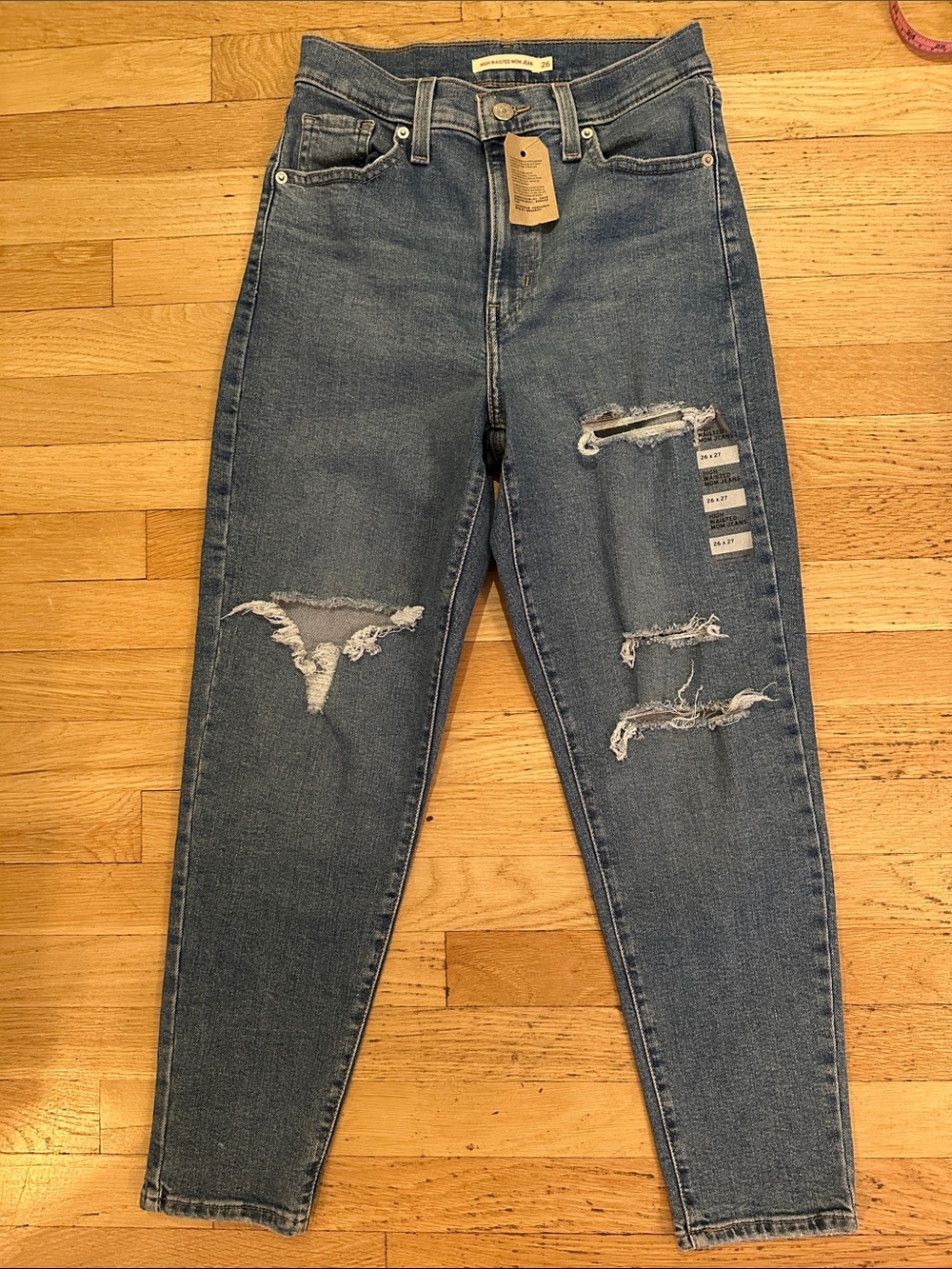 Levi’s High Waisted Mom Jean Distressed-NWT! Size 26